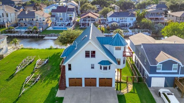 35 Lazy Lane, Kemah, TX 77565