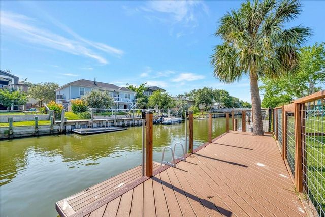 35 Lazy Lane, Kemah, TX 77565