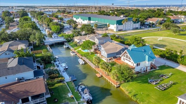 35 Lazy Lane, Kemah, TX 77565