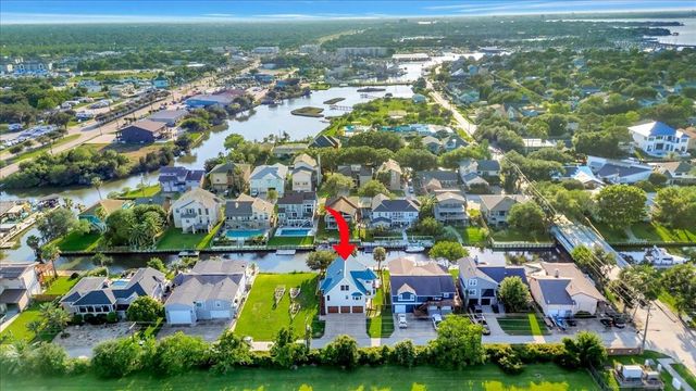35 Lazy Lane, Kemah, TX 77565