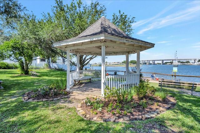 35 Lazy Lane, Kemah, TX 77565