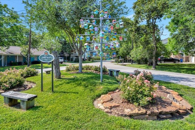 35 Lazy Lane, Kemah, TX 77565
