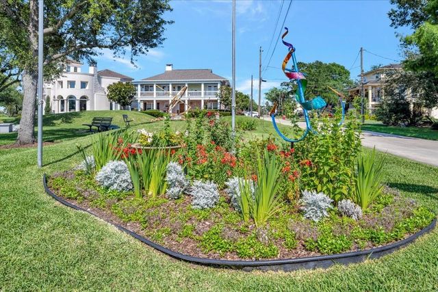 35 Lazy Lane, Kemah, TX 77565