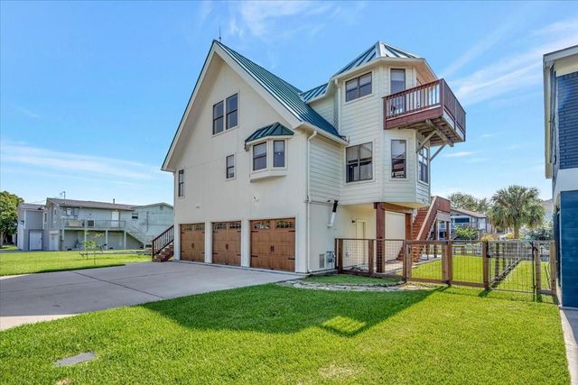 35 Lazy Lane, Kemah, TX 77565