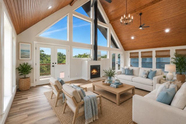 35 Lazy Lane, Kemah, TX 77565