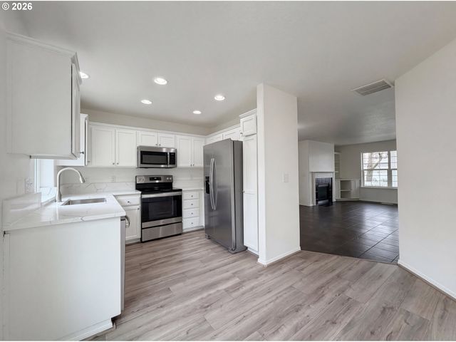 1262 Ne KINNEY St, Hillsboro, OR 97124