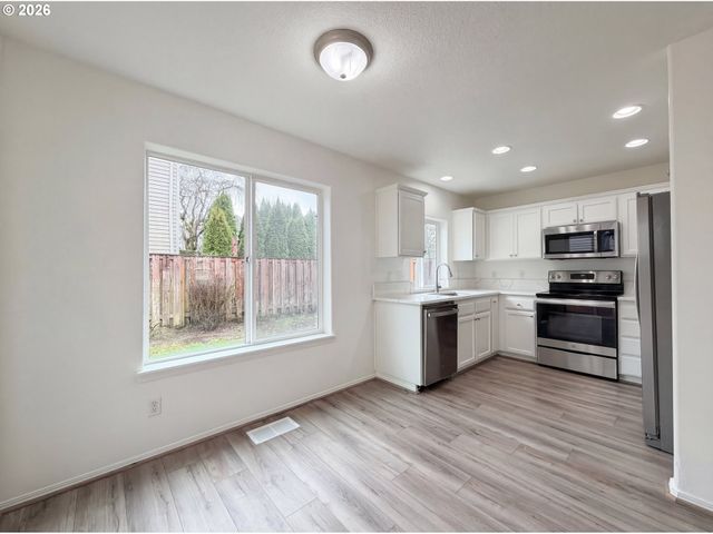 1262 Ne KINNEY St, Hillsboro, OR 97124