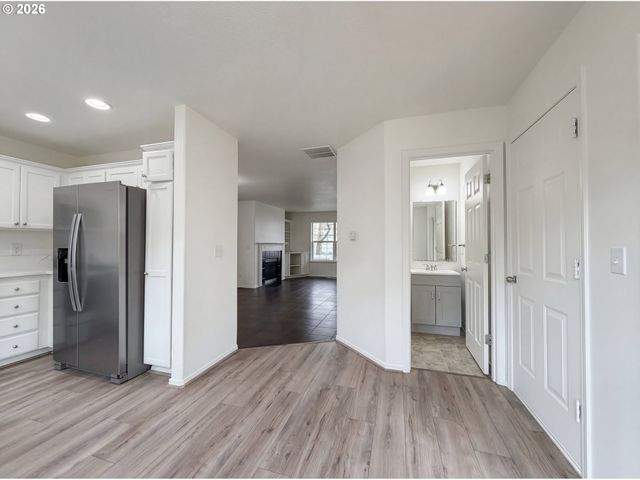 1262 Ne KINNEY St, Hillsboro, OR 97124