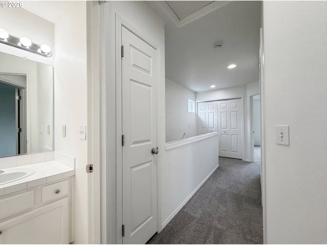 1262 Ne KINNEY St, Hillsboro, OR 97124