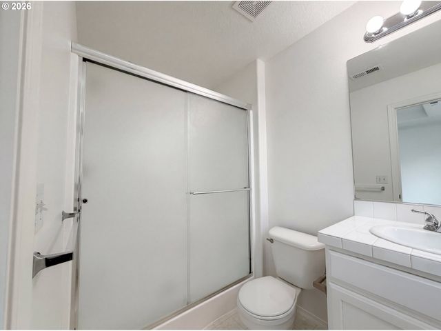 1262 Ne KINNEY St, Hillsboro, OR 97124