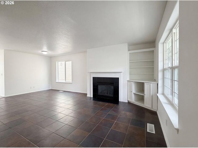 1262 Ne KINNEY St, Hillsboro, OR 97124