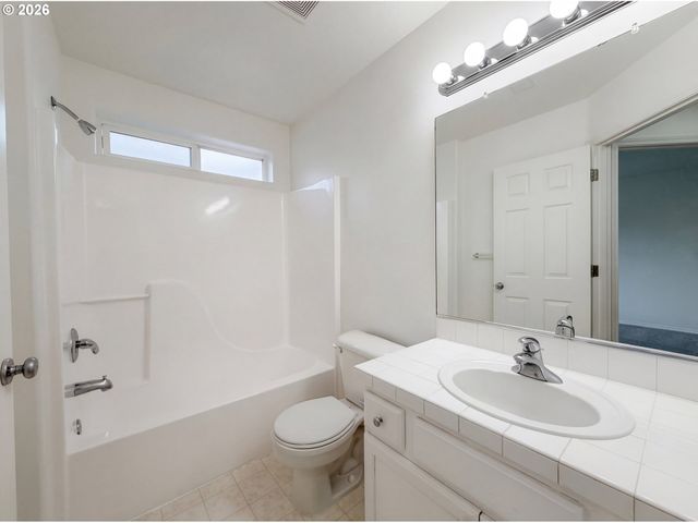 1262 Ne KINNEY St, Hillsboro, OR 97124