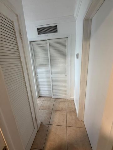 5203 NE 24th Ter B-311, Fort Lauderdale, FL 33308