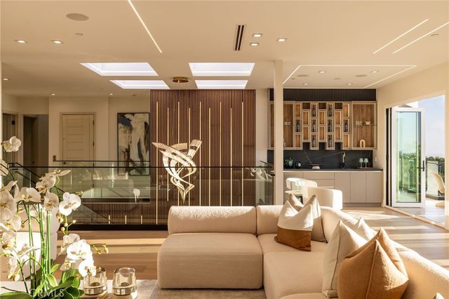 4 Narbonne, Newport Beach, CA 92660