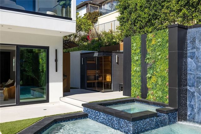 4 Narbonne, Newport Beach, CA 92660