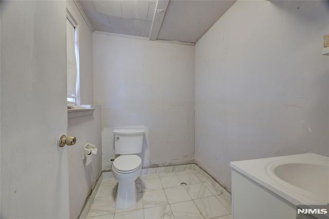 27 Old Short Hills Road, West Orange, NJ 07052