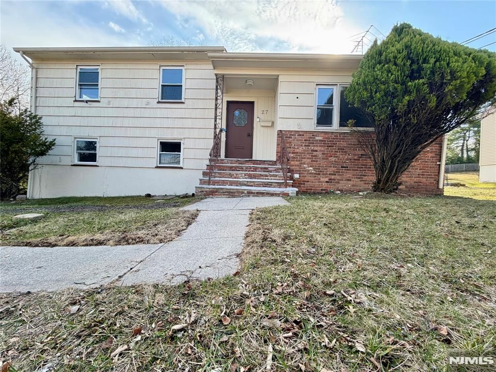 27 Old Short Hills Road, West Orange, NJ 07052