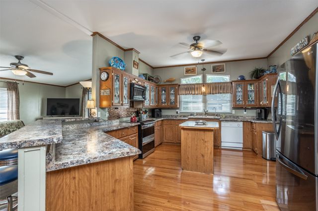 41 Thompson Road, Gainesville, TX 76240