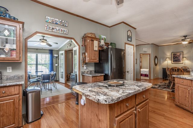 41 Thompson Road, Gainesville, TX 76240