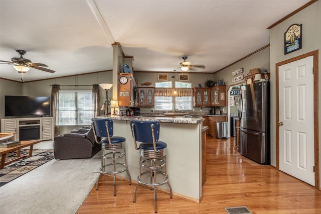 41 Thompson Road, Gainesville, TX 76240