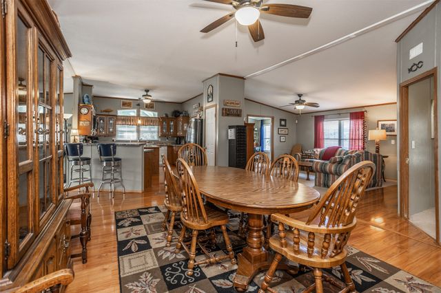 41 Thompson Road, Gainesville, TX 76240
