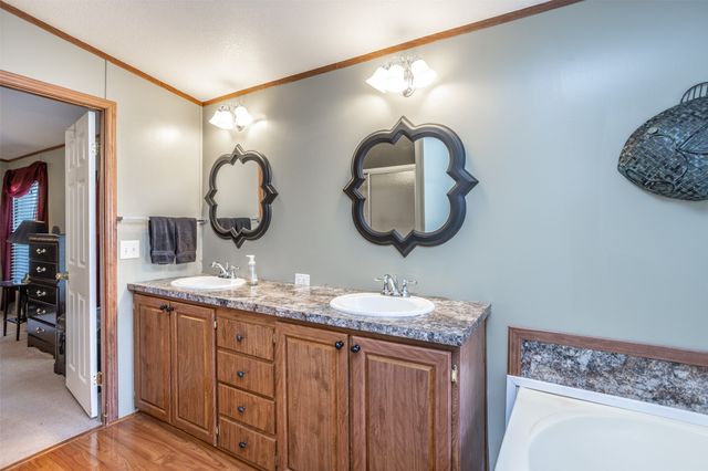 41 Thompson Road, Gainesville, TX 76240