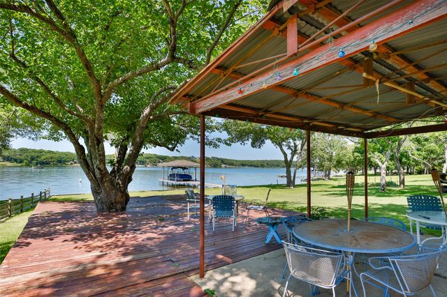 41 Thompson Road, Gainesville, TX 76240