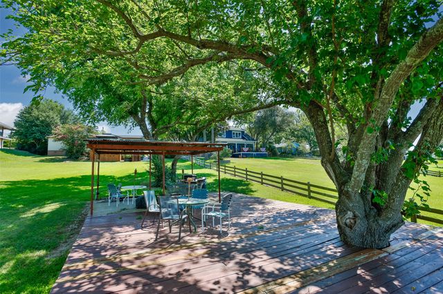 41 Thompson Road, Gainesville, TX 76240