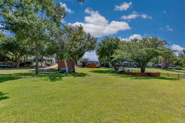 41 Thompson Road, Gainesville, TX 76240