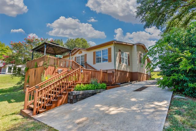 41 Thompson Road, Gainesville, TX 76240