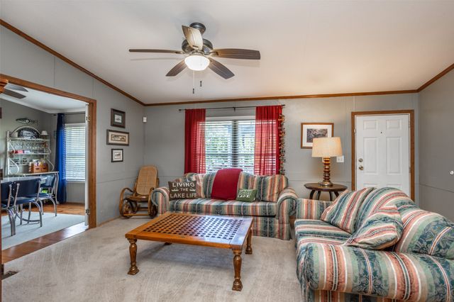 41 Thompson Road, Gainesville, TX 76240