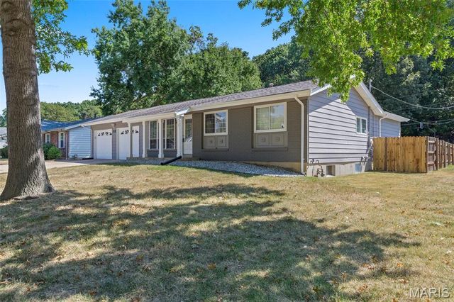 82 May Valley Lane, Fenton, MO 63026