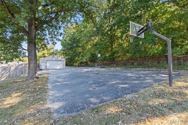82 May Valley Lane, Fenton, MO 63026