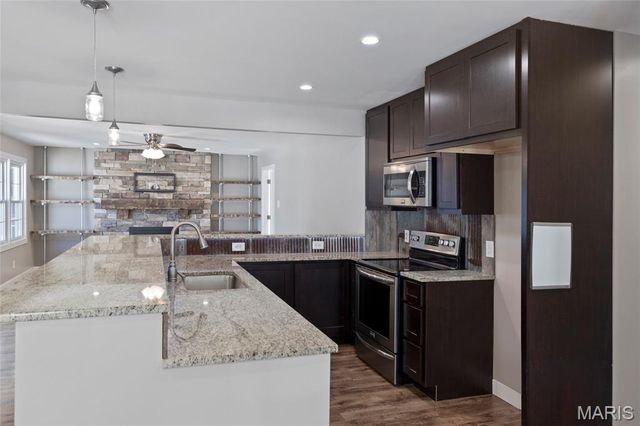 82 May Valley Lane, Fenton, MO 63026