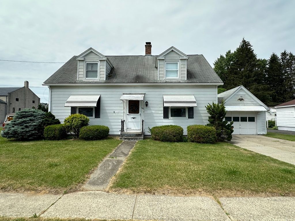 24 Charles St, Palmer, MA 01080