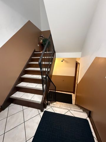 5140 W 87th Street 1, Burbank, IL 60459