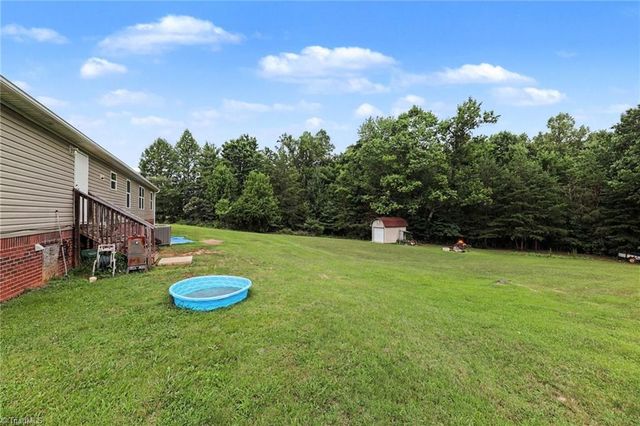 1679 Flat Shoals Road, King, NC 27021