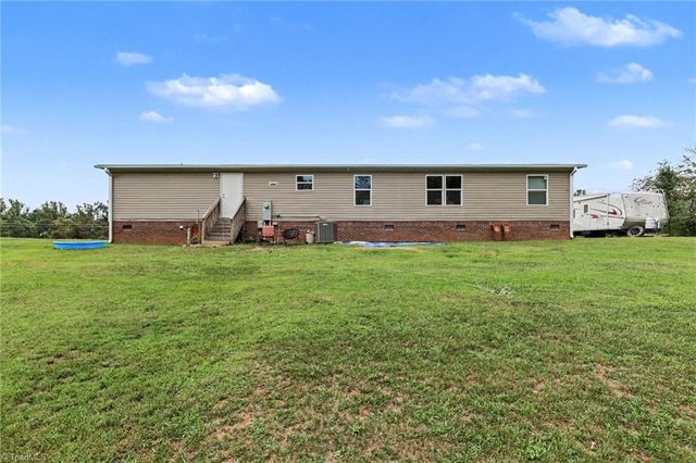 1679 Flat Shoals Road, King, NC 27021