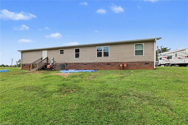 1679 Flat Shoals Road, King, NC 27021