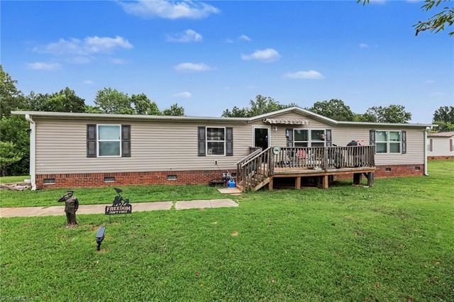 1679 Flat Shoals Road, King, NC 27021
