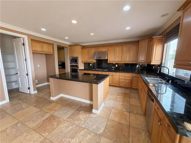 23 Plaza Modena, Lake Elsinore, CA 92532