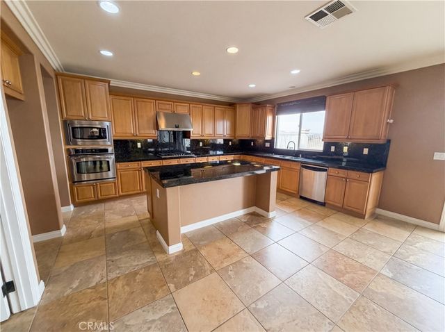 23 Plaza Modena, Lake Elsinore, CA 92532