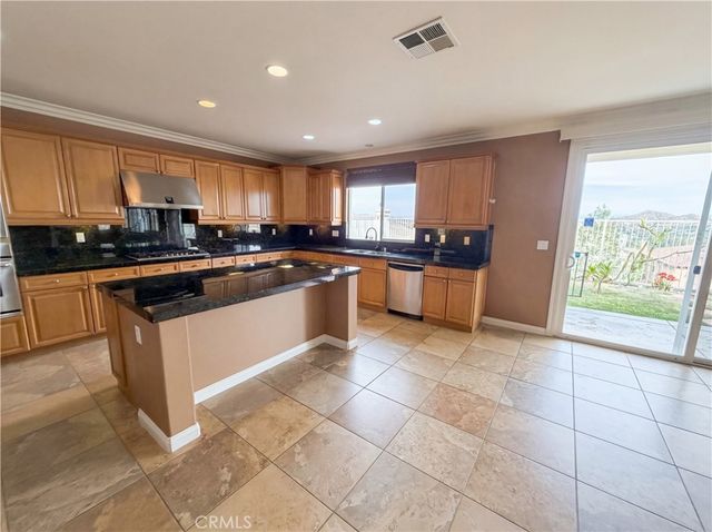 23 Plaza Modena, Lake Elsinore, CA 92532