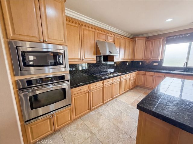 23 Plaza Modena, Lake Elsinore, CA 92532