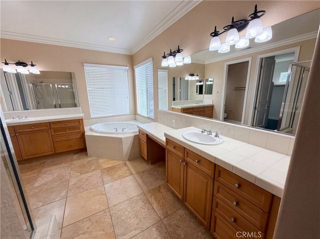 23 Plaza Modena, Lake Elsinore, CA 92532