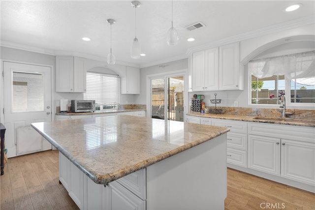 15558 Greenwood St, Hesperia, CA 92345