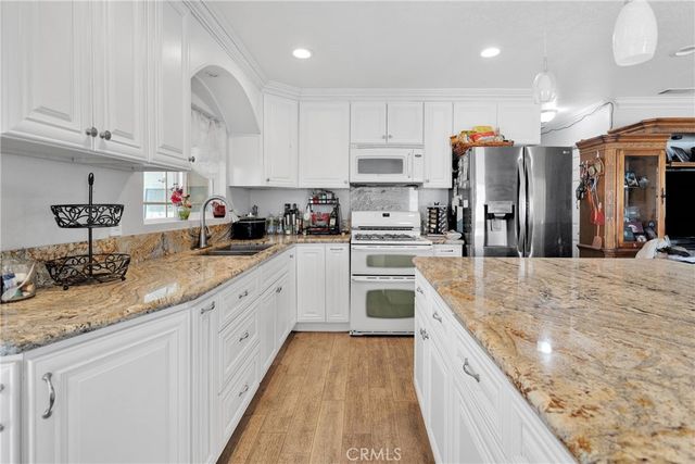 15558 Greenwood St, Hesperia, CA 92345