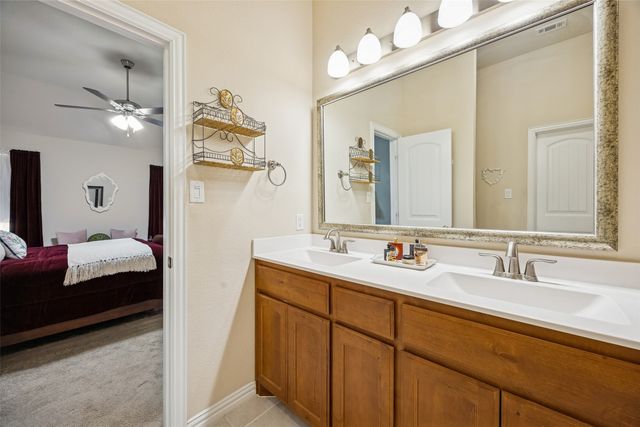 1815 Vallana Drive, Gainesville, TX 76240