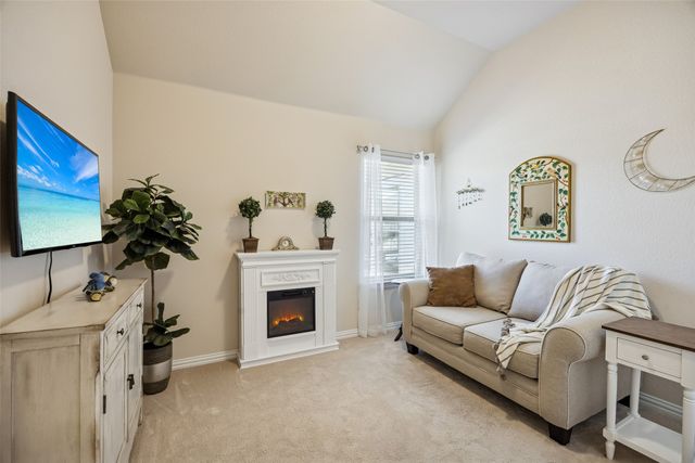 1815 Vallana Drive, Gainesville, TX 76240