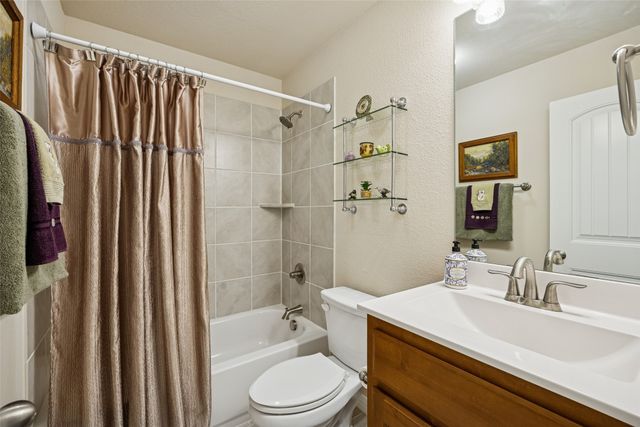 1815 Vallana Drive, Gainesville, TX 76240